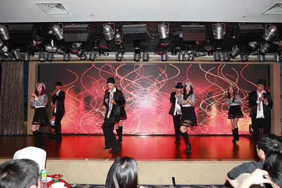 舞 蹈《屌絲的扭轉(zhuǎn)》 表演單位  集團(tuán)公司