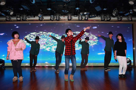 街舞《舞動(dòng)新春》表演單位  東辰學(xué)校高中部