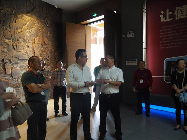 熱烈歡迎香港西貢區(qū)工商聯(lián)魏志偉會(huì)長(zhǎng)一行到東辰集團(tuán)參觀訪問(wèn)