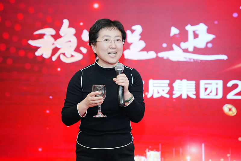 朱珠常務(wù)副總經(jīng)理致祝酒詞.jpg 朱珠常務(wù)副總經(jīng)理致祝酒詞.jpg